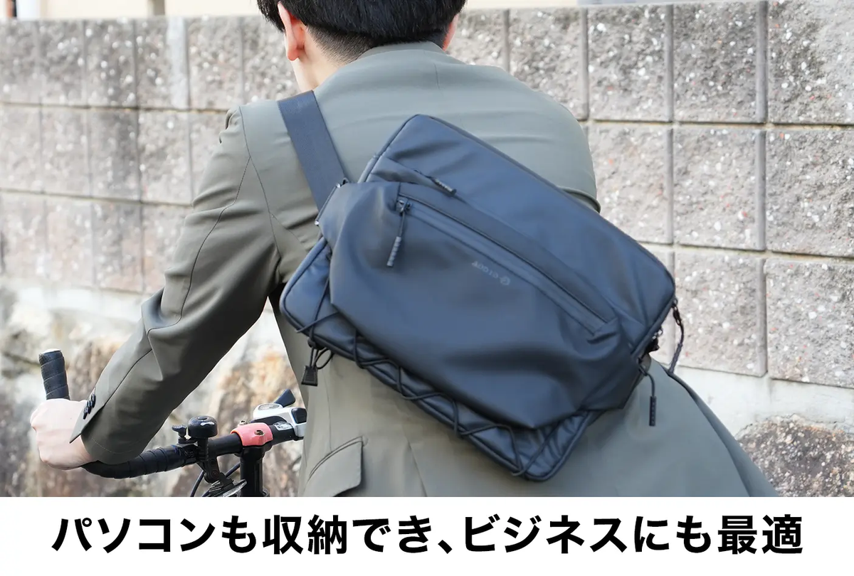カンガルースリングにタブレットスリーブを収めてビジネスに
